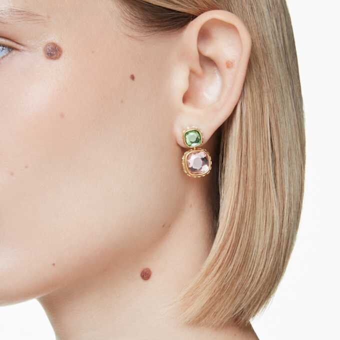 Brincos Chroma Drop com corte em almofada, multicoloridos, banhados a dourado Brincos Chroma Drop com corte em almofada, multicoloridos, banhados a dourado