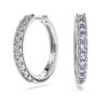 Brincos de argola Eternity com diamantes cultivados em laboratório, 0,56 ct no total, forma redonda, prata esterlina Brincos de argola Eternity com diamantes cultivados em laboratório, 0,56 ct no total, forma redonda, prata esterlina