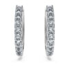 Brincos de argola Eternity com diamantes cultivados em laboratório, 0,56 ct no total, forma redonda, prata esterlina Brincos de argola Eternity com diamantes cultivados em laboratório, 0,56 ct no total, forma redonda, prata esterlina
