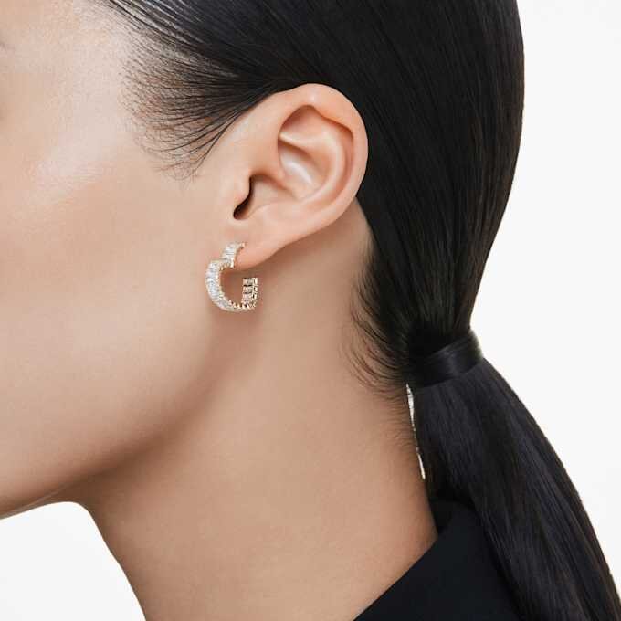 Brincos de argola Matrix com corte baguete, em forma de coração, pequenos, brancos, banhados a dourado Brincos de argola Matrix com corte baguete, em forma de coração, pequenos, brancos, banhados a dourado
