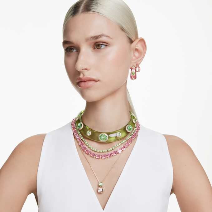 Brincos de argola Matrix com corte baguete, em forma de coração, pequenos, cor-de-rosa, banhados a dourado Brincos de argola Matrix com corte baguete, em forma de coração, pequenos, cor-de-rosa, banhados a dourado