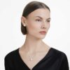 Brincos de aro «Eternity Halo» com diamantes cultivados em laboratório, 2 Ct Tw, forma redonda, ouro branco de 14K Brincos de aro «Eternity Halo» com diamantes cultivados em laboratório, 2 Ct Tw, forma redonda, ouro branco de 14K