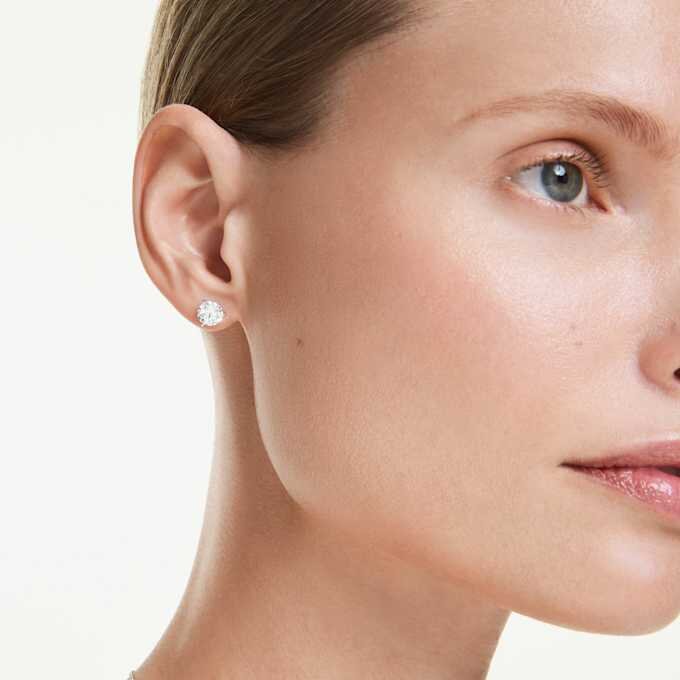 Brincos de botão Eternity com diamantes cultivados em laboratório, 2,0 ct no total, forma redonda, ouro branco de 14K Brincos de botão Eternity com diamantes cultivados em laboratório, 2,0 ct no total, forma redonda, ouro branco de 14K