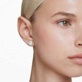Brincos de pino Ariana Grande X Swarovski com cortes mistos, coração, brancos, banhados a ródio