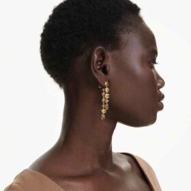 Brincos Gema Drop com design assimétrico, cortes mistos, compridos, amarelos, banhados a ouro