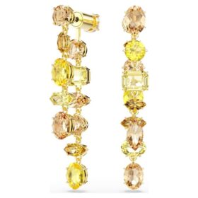 Brincos Gema Drop com design assimétrico, cortes mistos, compridos, amarelos, banhados a ouro