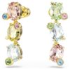 Brincos Gema Drop com design assimétrico, cortes mistos, multicoloridos, banhados a dourado Brincos Gema Drop com design assimétrico, cortes mistos, multicoloridos, banhados a dourado