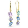 Brincos Gema Drop com design assimétrico, cortes mistos, multicoloridos, banhados a dourado Brincos Gema Drop com design assimétrico, cortes mistos, multicoloridos, banhados a dourado