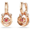 Brincos pendentes Symbolica com pérola de cristal, corte redondo, pavé, ferradura, vermelho, banhados a ouro rosa Brincos pendentes Symbolica com pérola de cristal, corte redondo, pavé, ferradura, vermelho, banhados a ouro rosa