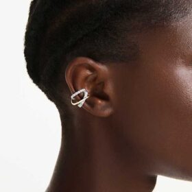Brincos tipo «ear cuff» Hyperbola com cortes mistos, brancos, acabamento em metais mistos