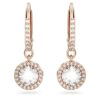 Brincos Una Angelic Drop, corte redondo, pavé, branco, banhados a ouro rosa