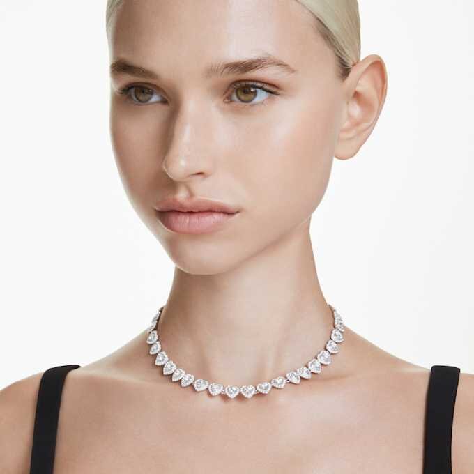 Colar Ariana Grande X Swarovski com cortes mistos, coração, branco, banhado a ródio Colar Ariana Grande X Swarovski com cortes mistos, coração, branco, banhado a ródio