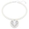 Colar Ariana Grande X Swarovski com pérola de cristal, corte em coração, coração, branco, banhado a ródio Colar Ariana Grande X Swarovski com pérola de cristal, corte em coração, coração, branco, banhado a ródio