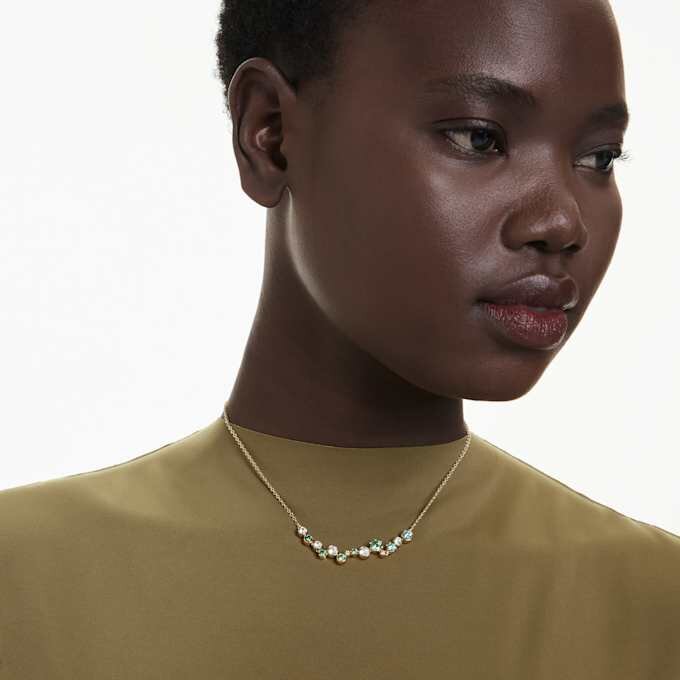 Colar Constella com cortes mistos, verde, banhado a dourado Colar Constella com cortes mistos, verde, banhado a dourado