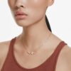 Colar Constella com pérolas de cristal, cortes redondos, branco, banhado a ouro rosa Colar Constella com pérolas de cristal, cortes redondos, branco, banhado a ouro rosa