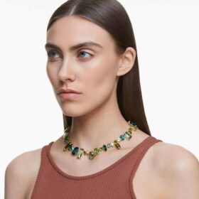Colar Gema com cortes mistos, verde, banhado a dourado Colar Gema com cortes mistos, verde, banhado a dourado