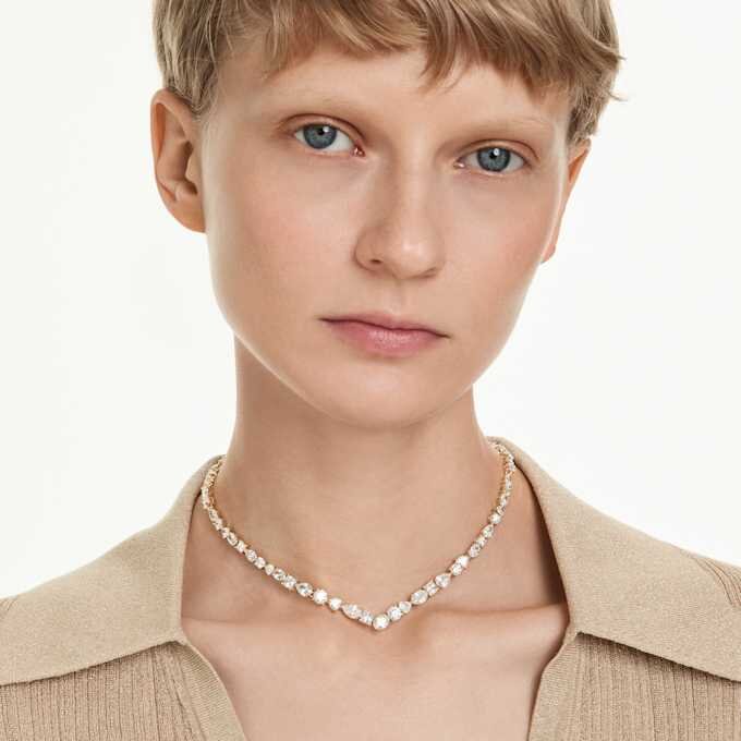 Colar Mesmera com cortes mistos, branco, banhado a dourado Colar Mesmera com cortes mistos, branco, banhado a dourado