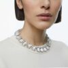 Colar Millenia com cristais de grandes dimensões, corte octogonal, branco, banhado a ródio Colar Millenia com cristais de grandes dimensões, corte octogonal, branco, banhado a ródio
