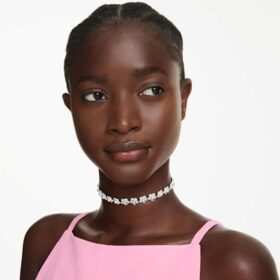 Gargantilha Ariana Grande X Swarovski com pérola de cristal, corte redondo, branca, banhada a ródio Gargantilha Ariana Grande X Swarovski com pérola de cristal, corte redondo, branca, banhada a ródio