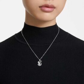 Pingente de cisne, tamanho médio, branco, banhado a ródio