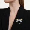 Broche e acessório para o cabelo Ariana Grande X Swarovski com pérolas de cristal, cortes mistos, libélula, branco, banhado a ródio