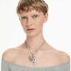 Pingente e broche em forma de cisne, branco, banhado a ruténio Pingente e broche em forma de cisne, branco, banhado a ruténio