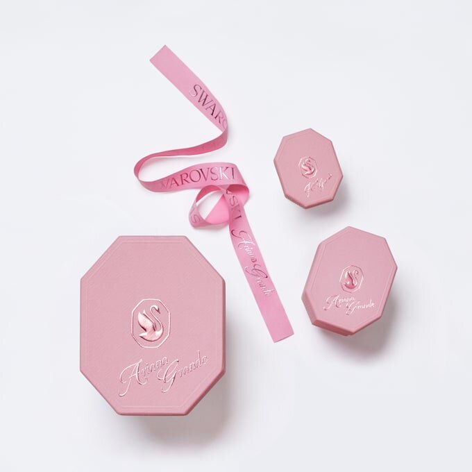 Gargantilha Ariana Grande X Swarovski com cortes mistos, pérola de cristal, coração, branca, banhada a ródio Gargantilha Ariana Grande X Swarovski com cortes mistos, pérola de cristal, coração, branca, banhada a ródio