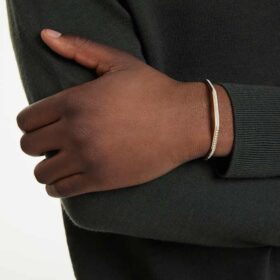 Pulseira Dextera em forma de octógono, corte redondo, branca, banhada a dourado