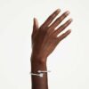 Pulseira Idyllia com cortes mistos, em forma de seta, branca, banhada a ródio Pulseira Idyllia com cortes mistos, em forma de seta, branca, banhada a ródio