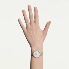 Relógio Cosmopolitan «Swiss Made», pulseira em metal, tom prateado, acabamento em metais misturados