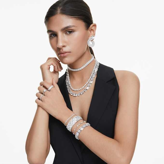 Relógio tipo pulseira Curiosa com bracelete de cristais, tom prateado, aço inoxidável Relógio tipo pulseira Curiosa com bracelete de cristais, tom prateado, aço inoxidável