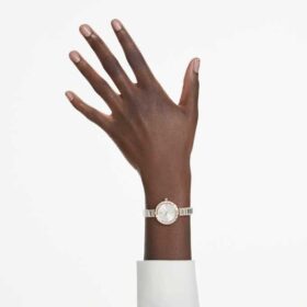 Relógio tipo pulseira Matrix, fabricado na Suíça, pulseira com cristais, branco, acabamento em tom de ouro rosa